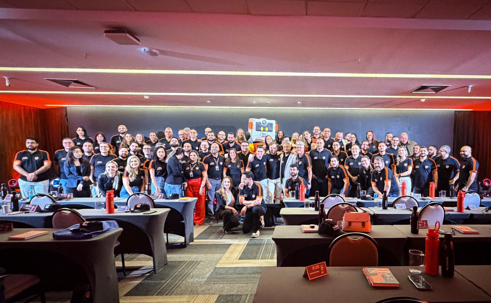 220 participantes — foto oficial da Convenção JS Peças